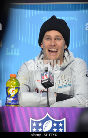 St. Paul, Minnesota, USA. 29 Jan, 2018. TOM BRADY von den New England Patriots gibt ein Interview auf der offiziellen Superbowl lll Pressekonferenz in der Xcel Arena. Die New England Patriots und die Philadelphia Eagles und ihre Trainer sprach mit über 3.000 Medien Personal aus der ganzen Welt in der Xcel Arena. Credit: Sean Smuda/ZUMA Draht/Alamy leben Nachrichten Stockfoto