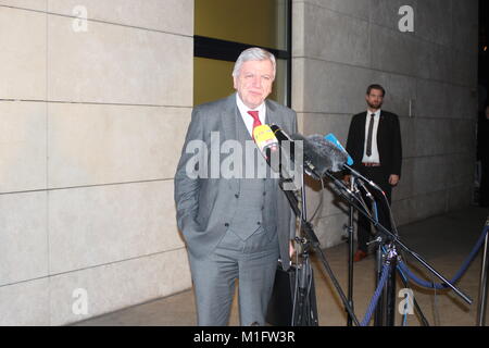 Bilder von der Fraktion sprechen Fraktionssitzung, den 30. Januar 2018, Berlin, Deutschland, Deutsche Politik, in der Willy-brand-Haus featuringm, Volker Bouffier Stockfoto