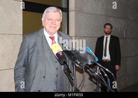 Bilder von der Fraktion sprechen Fraktionssitzung, den 30. Januar 2018, Berlin, Deutschland, Deutsche Politik, in der Willy-brand-Haus featuringm, Volker Bouffier Stockfoto