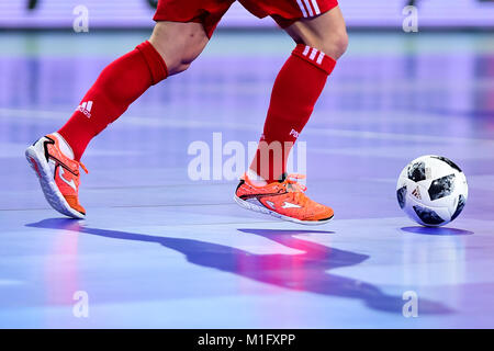 Ljubljana, Slowenien. 30 Jan, 2018. Spieler steuert den Ball während die UEFA Futsal Meisterschaft 2018 Match zwischen Russland und Polen im Arena Stožice in Ljubljana, Slowenien am 30. Januar 2018. Foto: Jure Makovec Credit: Jure Makovec/Alamy leben Nachrichten Stockfoto