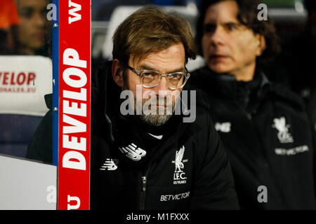 Huddersfield, Großbritannien. 30 Jan, 2018. Liverpool Manager Jürgen Klopp beim Premier League Spiel zwischen Huddersfield Town und Liverpool bei John Smith's Stadium am 30. Januar 2018 in Huddersfield, England. (Foto von Daniel Chesterton/phcimages.com) Credit: PHC Images/Alamy leben Nachrichten Stockfoto