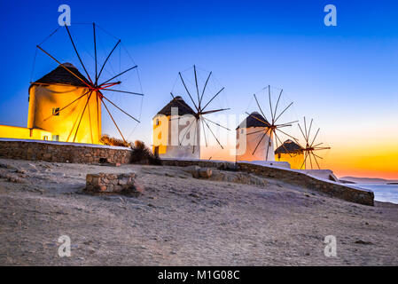 Mykonos, Griechenland. Kato Mili sind ikonisch Mühle von der griechischen Insel Mikonos, Kykladen Inseln. Stockfoto