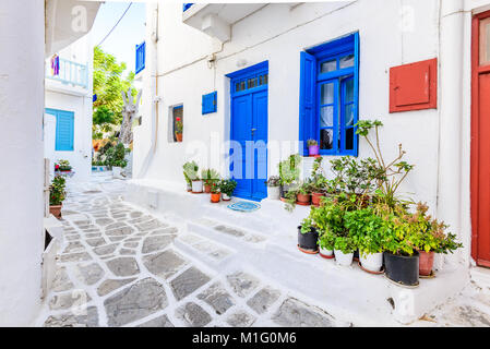 Mykonos, Griechenland. Weiß getünchtes gepunktete Gasse in der Altstadt, Kykladen griechische Inseln. Stockfoto