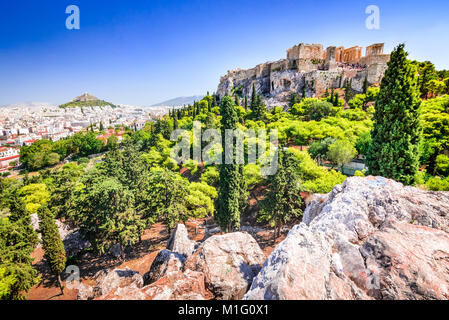 Athen, Griechenland. Akropolis, alte Ruinen der griechischen Zivilisation Zitadelle mit Erechtheion Tempel. Stockfoto