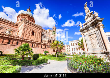 Palermo, Sizilien. Dämmerung Blick normannische Kathedrale der Himmelfahrt der Jungfrau Maria, mittelalterlichen Italien. Stockfoto