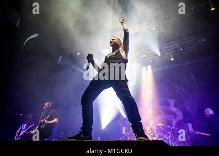 Norwegen, Oslo - November 17, 2017. Die amerikanische Hard Rock Band Stone Sour führt ein Live Konzert Sentrum Scene in Oslo. Hier Sänger Corey Taylor gesehen wird live auf der Bühne. (Foto: Gonzales Foto - Terje Dokken). Stockfoto