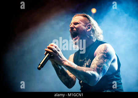 Norwegen, Oslo - November 17, 2017. Die amerikanische Hard Rock Band Stone Sour führt ein Live Konzert Sentrum Scene in Oslo. Hier Sänger Corey Taylor gesehen wird live auf der Bühne. (Foto: Gonzales Foto - Terje Dokken). Stockfoto