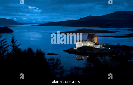 Auf der Ebbe Eilean Donan Castle Stockfoto