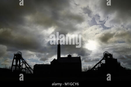 Pleasley Colliery bei Sonnenuntergang Stockfoto