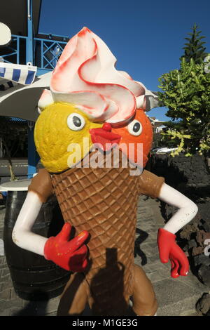 Eis, Zeichen außerhalb ein Shop in El Golfo, Lanzarote Stockfoto