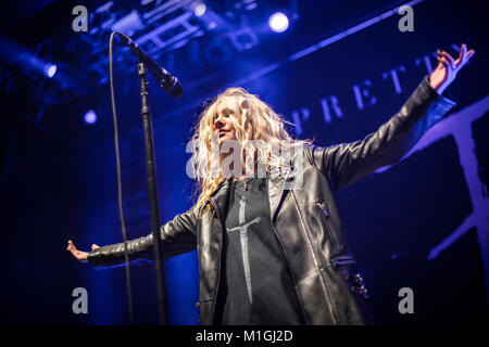 Norwegen, Oslo - November 17, 2017. Die amerikanische Rockband The Pretty Reckless führt ein Live Konzert Sentrum Scene in Oslo. Hier Sänger Taylor Momsen ist live auf der Bühne gesehen. (Foto: Gonzales Foto - Terje Dokken). Stockfoto