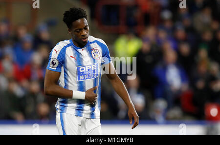 Die Huddersfield Town Terence Kongolo während der Premier League Spiel gegen Liverpool, in der John Smith's Stadion, Huddersfield. PRESS ASSOCIATION Foto. Bild Datum: Dienstag, Januar 30, 2018. Siehe PA-Geschichte Fußball Huddersfield. Foto: Martin Rickett/PA-Kabel. Einschränkungen: EDITORIAL NUR VERWENDEN Keine Verwendung mit nicht autorisierten Audio-, Video-, Daten-, Spielpläne, Verein/liga Logos oder "live" Dienstleistungen. On-line-in-Verwendung auf 75 Bilder beschränkt, kein Video-Emulation. Keine Verwendung in Wetten, Spiele oder einzelne Verein/Liga/player Publikationen. Stockfoto