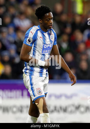 Die Huddersfield Town Terence Kongolo während der Premier League Spiel gegen Liverpool, in der John Smith's Stadion, Huddersfield. PRESS ASSOCIATION Foto. Bild Datum: Dienstag, Januar 30, 2018. Siehe PA-Geschichte Fußball Huddersfield. Foto: Martin Rickett/PA-Kabel. Einschränkungen: EDITORIAL NUR VERWENDEN Keine Verwendung mit nicht autorisierten Audio-, Video-, Daten-, Spielpläne, Verein/liga Logos oder "live" Dienstleistungen. On-line-in-Verwendung auf 75 Bilder beschränkt, kein Video-Emulation. Keine Verwendung in Wetten, Spiele oder einzelne Verein/Liga/player Publikationen. Stockfoto