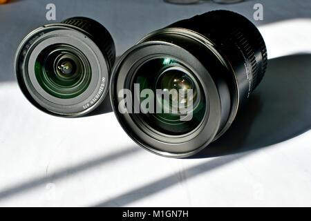 DSLR-Objektive für Weitwinkel- und Teleaufnahmen vergrößert Stockfoto
