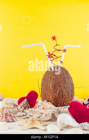Coconut Cocktail. Valentinstag. Urlaub in tropischen Stockfoto