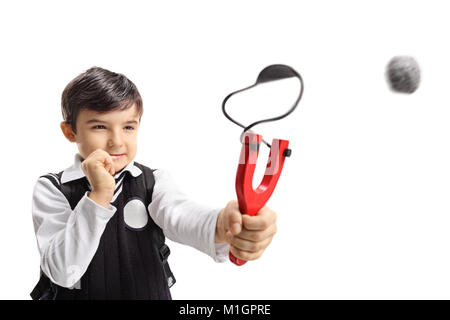 Schüler schiessen mit einer Schleuder auf weißem Hintergrund Stockfoto