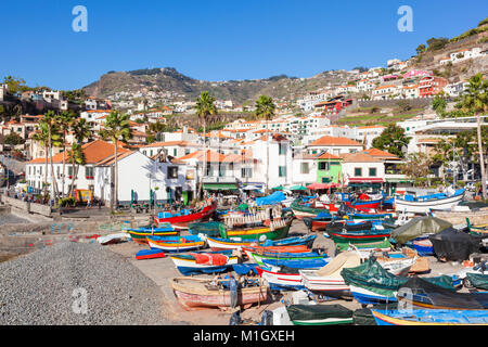 Camara de Lobos madeira Camara de Lobos Fischerdorf Traditionell eingerichtete Fischerboote Hafen Camara de Lobos Madeira Portugal EU Europa Stockfoto