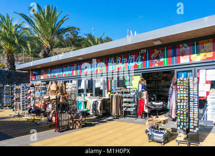 Madeira Portugal Madeira Cafe und ein Geschenkeladen mit Souvenirs am Cabo Girao skywalk Aussichtspunkt Cabo Girao Camara de Lobos Madeira Portugal eu Stockfoto