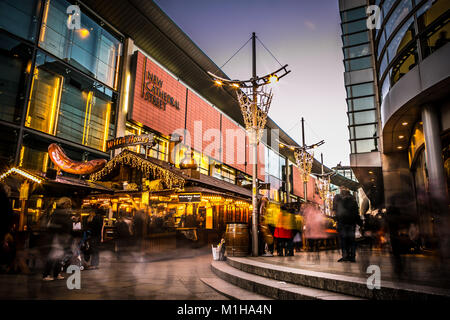 12. November 2017, Weihnachten deutschen Märkten außerhalb New Cathedral Street, Manchester UK. Stockfoto