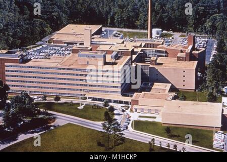 Mitten zur Krankheit-Steuerung Hauptsitz, Luftaufnahme, Clifton Road, Atlanta, Georgia, 1975. Mit freundlicher Seuchenkontrollzentren (CDC). () Stockfoto