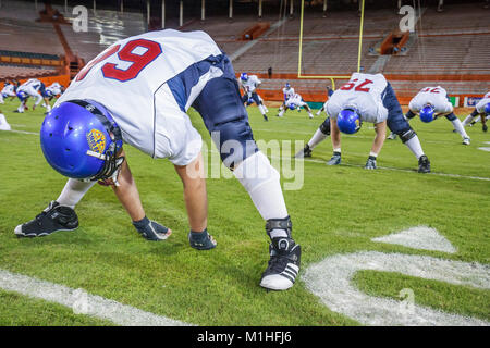 Miami Florida, Orange Bowl, Alle American Offense Defense Bowl, High School Fußballspieler, Vorspiel Aufwärmen, männlich, Teenager Teenager Teenager Schüler s Stockfoto