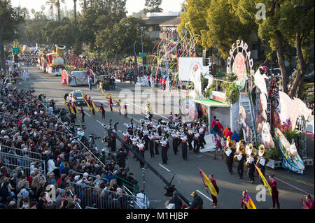 Streik die Band! Künstler, Sänger, Schauspieler, Tänzer, Regisseur, Choreograf und YouTuber Todrick Hall, Kick off am frühen Morgen Festlichkeiten zu Beginn des 129. jährliche Tournament of Roses Parade in Pasadena, Calif., Jan. 1, 2018. Das Thema der Parade 2018 ist "einen Unterschied", mit dem Oscar für den besten Schauspieler, Musiker und menschenfreundliche Unterstützer Gary Sinise als großartiger Marschall das Verfahren wegen seiner Hingabe zu fragen Veteran's Leitung gewählt. Sinise, die Vietnam Tierarzt Lieutenant Dan Taylor im Film 1994" Forrest Gump gespielt", sagte, als er abgeholt wurde, dass Er Stockfoto