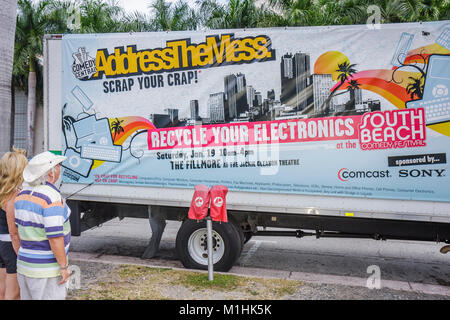 Miami Beach Florida, Adresse das Chaos, Recycling-Laufwerk, Elektronik, Plakatwand, Werbung, Werbung, FL080119085 Stockfoto