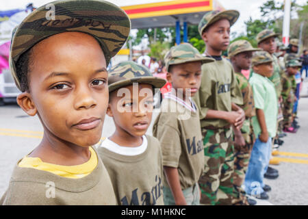 Miami Florida, Liberty City, Martin Luther King Jr. Parade, Teilnehmer, Gemeinde Schwarze Jungen Jungen männliche Kinder Junior Marines, Militär, Tarnung, FL Stockfoto