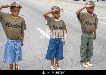 Miami Florida, Liberty City, Martin Luther King Jr. Parade, Teilnehmer, Gemeinde Schwarze Jungen Jungen männliche Kinder Junior Marines, Militär, Tarnung, SA Stockfoto