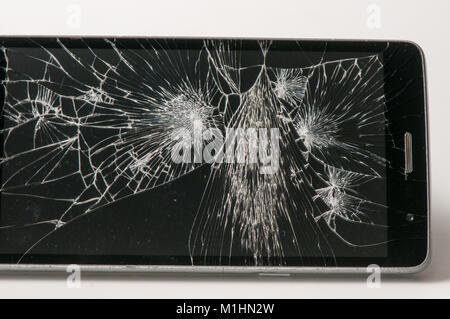 Blick auf den Bildschirm eines gerissene, gebrochene, beschädigte smart phone Stockfoto