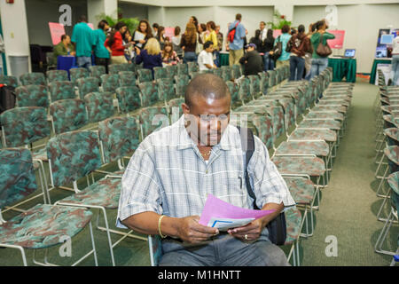 Miami Florida, Miami Dade College, Schule, Campus, offenes Haus, Häuser, Hochschulbildung, Schüler Lehrer, Lehrer, Berater, Berater, Auswahl, Auswahl Stockfoto