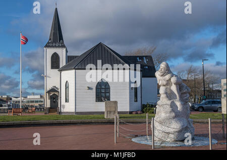 Die Norwegische Kirche und Captain Scott Statue Cardiff Bay South Wales Stockfoto