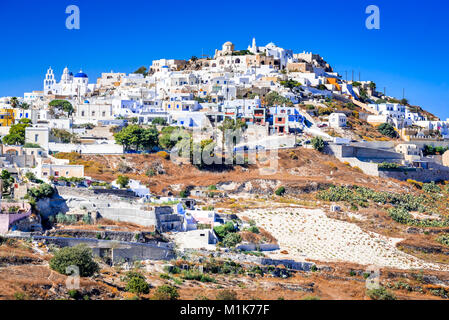 Pyrgos, Santorini. Berühmteste Attraktion des weißen Dorf mit gepflasterten Straßen, Griechische Inseln der Kykladen, Ägäis in Griechenland. Stockfoto