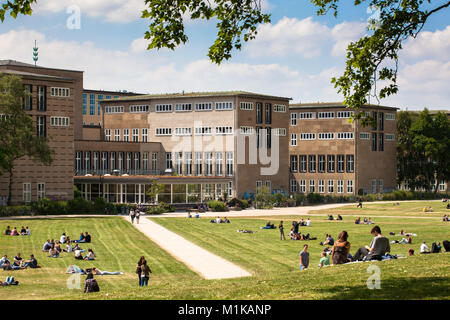 Deutschland, Köln, Hauptgebäude der Universität zu Köln im Stadtteil Lindenthal. Deutschland, Koeln, Hauptgebaeude der Universitaet im Stadtt Stockfoto