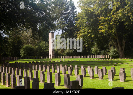 Deutschland, Köln, Krieg Gräber innerhalb der Kölner südlichen Friedhof im Stadtteil Zollstock. Deutschland, Koeln, Kriegsgraeber mit dem Suedfriedhof i Stockfoto