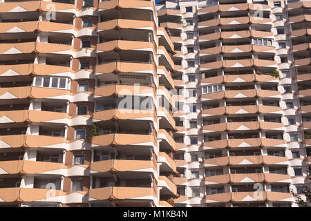 Deutschland, Köln, Hochhaus an der Tuernicher Straße im Stadtteil Zollstock. Deutschland, Koeln, Hochhaus in der Tuernicher Straße im St Stockfoto