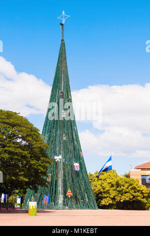 Weihnachtsbaum auf der Plaza de La Republica in Managua. Managua, Nicaragua. Stockfoto