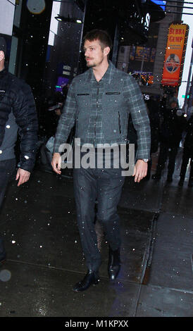 NEW YORK, NY 30. Januar 2018: Joel Kinnaman bei Good Morning America über neue Serie verändert Kohlenstoff in New York City. Januar 30, 2018 zu sprechen. Credit: RW/MediaPunch Stockfoto