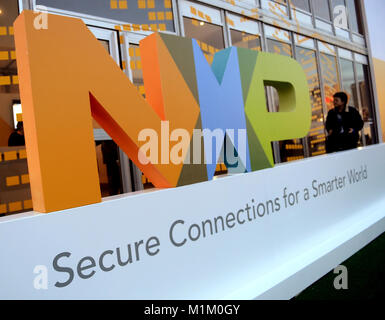 Las Vegas, USA. 09. Jan 2014. Archiv - das Logo der Firma NXP am Stand des Unternehmens auf der Elektronik-messe CES in Las Vegas, USA, 09. Januar 2014 steht. Quelle: Britta Pedersen/dpa/Alamy leben Nachrichten Stockfoto