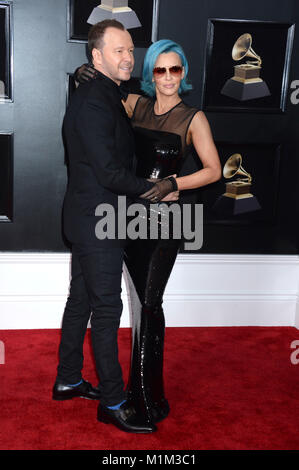 Donnie Wahlberg und seine Frau Jenny McCarthy besuchen die 60. jährlichen Grammy Awards 2018 im Madison Square Garden am 28. Januar 2018 in New York City. Stockfoto