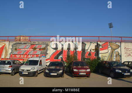 Graffiti des FC Vojvodina Fans, an der Mauer des Karadorde Stadion dargestellt. Novi Sad, Serbien Stockfoto