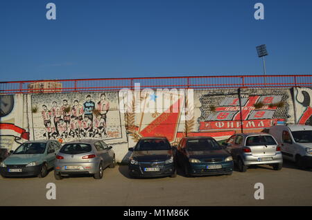 Graffiti des FC Vojvodina Fans, an der Mauer des Karadorde Stadion dargestellt. Novi Sad, Serbien Stockfoto