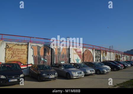 Graffiti des FC Vojvodina Fans, an der Mauer des Karadorde Stadion dargestellt. Novi Sad, Serbien Stockfoto