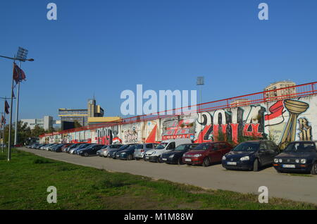 Graffiti des FC Vojvodina Fans, an der Mauer des Karadorde Stadion dargestellt. Novi Sad, Serbien Stockfoto