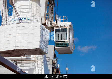 Spezialisierte Portalkränen auf dem Heavy lift Schiff Happy Ranger, Abladen Cargo bei Montrose Schottland Stockfoto