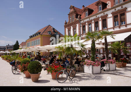 Cafe und Palais Hirsch, Schwetzingen, Baden-Württemberg, Deutschland, Europa Stockfoto