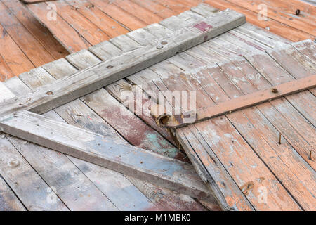 Stapel von alten, hölzernen Türen Stockfoto