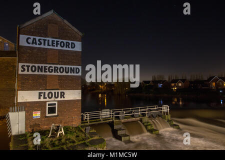 Castleford Bridge bei Nacht UK Yorkshire Fluss Aire Stockfoto