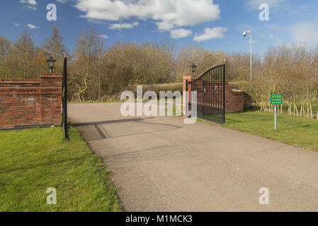 Ein Bild der Gateway zu den Hütten am Auge Kettleby Seen. Schuss in der Nähe von Melton Mowbray, Leicestershire, England, UK. Stockfoto