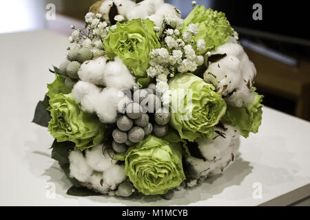 Braut mit Blumenstrauß, Hochzeit und romantische Feier Stockfoto